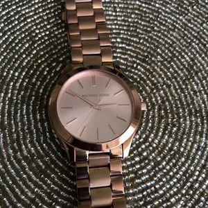 Micheal Kors women’s rose gold watch (mk3917)